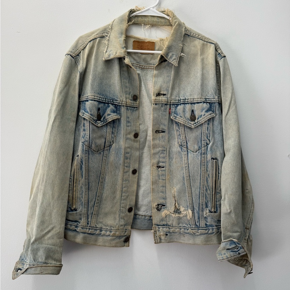 True vintage Levi’s  Distressed Denim jacket light wash
